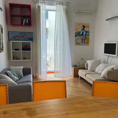 Napolina House - Chiaia