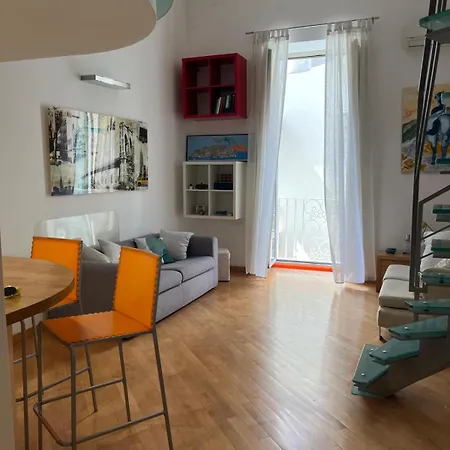 Napolina House - Chiaia Apartment